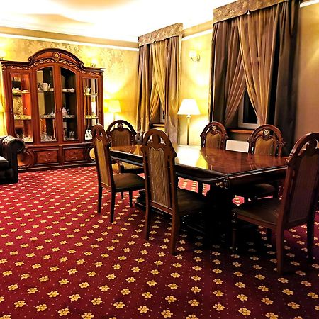 Komoda Club Residence Kalisz Habitación foto