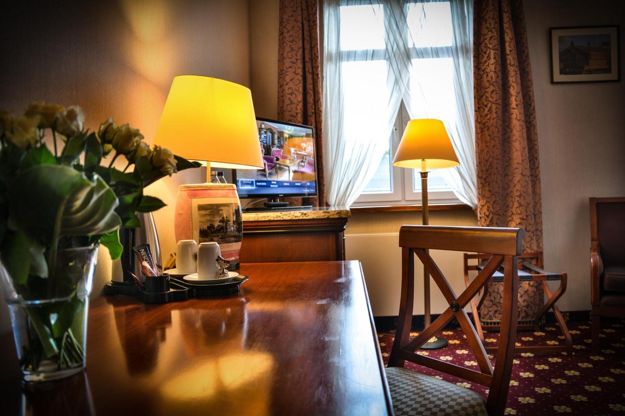 Komoda Club Residence Kalisz Habitación foto