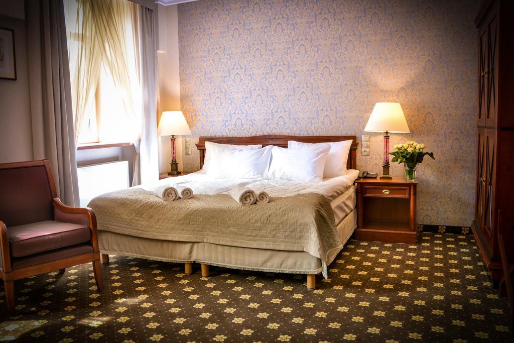 Komoda Club Residence Kalisz Habitación foto