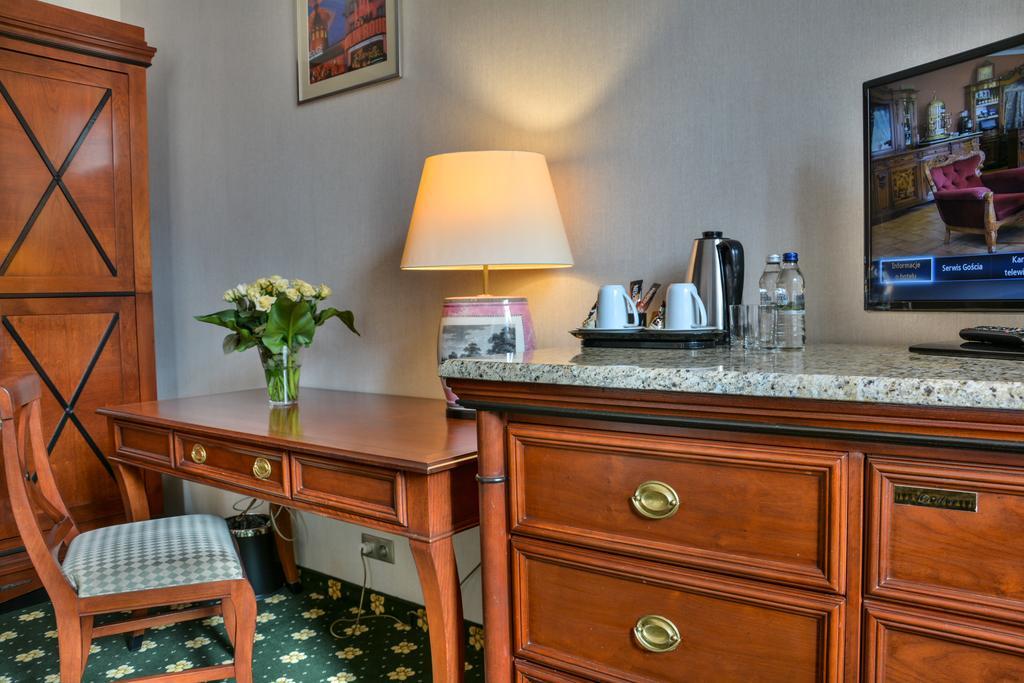 Komoda Club Residence Kalisz Habitación foto